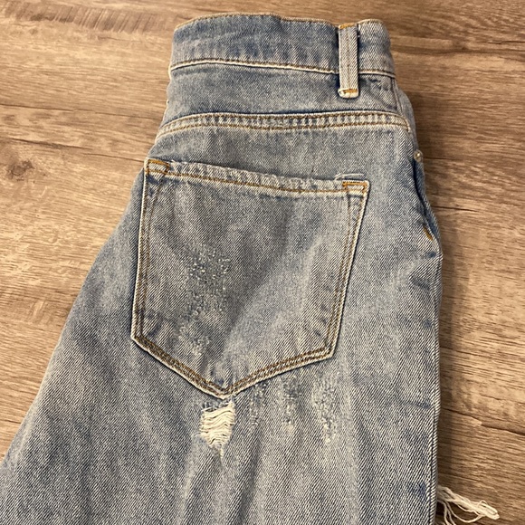 Used - Picture 2 of 3